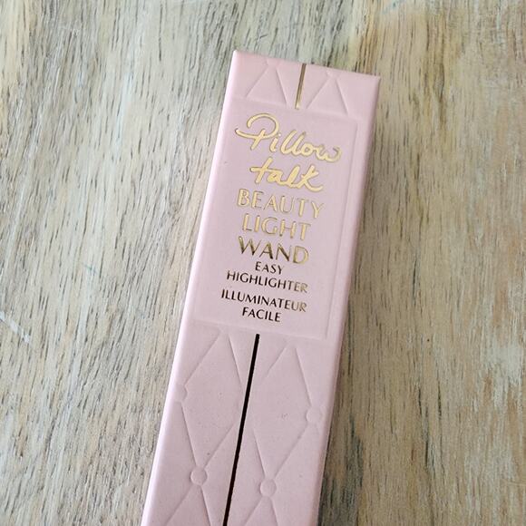 Charlotte Tilbury Pillow Talk Beauty Light Wand Easy Highlighter New in Box - Picture 3 of 4
